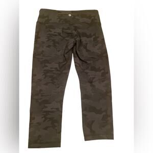 Lululemon low rise cropped black grey camo leggings size 6